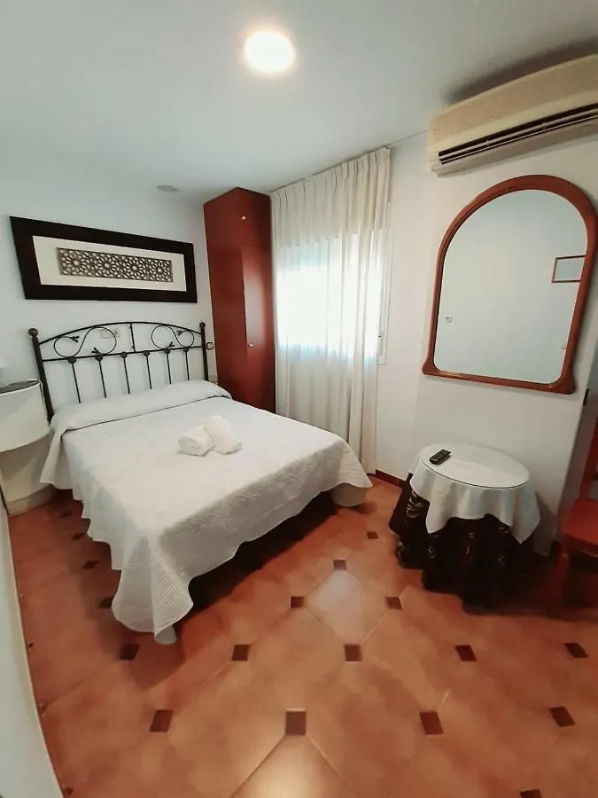 Hostal Kokkola 푸엔히롤라