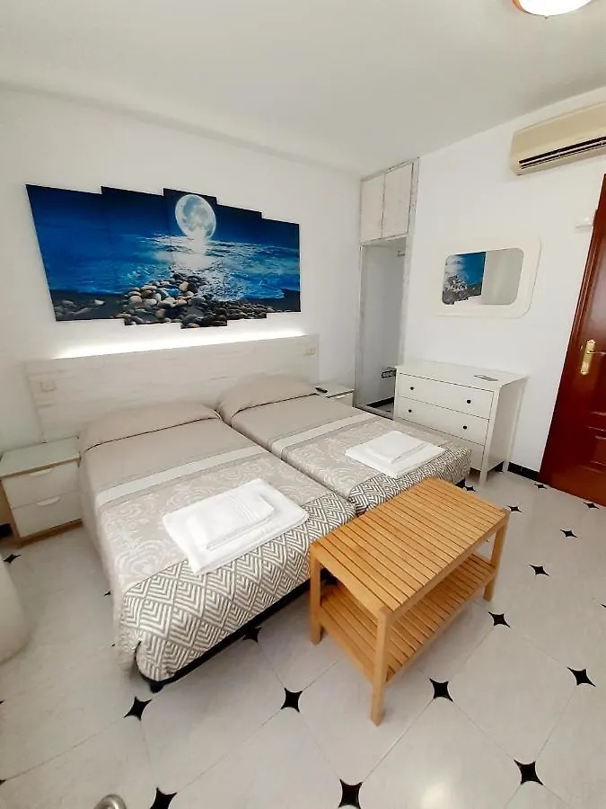 Hostal Kokkola 푸엔히롤라